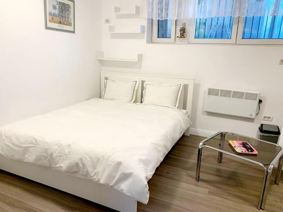 Central Studio Flat Bukares Bagian luar foto